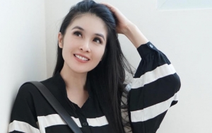 Difoto Candid, Sandra Dewi Tidur Bagai Bidadari Sambil Gendong Raphael Dikritik Lebay dan Berbahaya