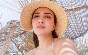 Pose Melamun di Pinggir Kolam Renang, Shandy Aulia Dipuji Punya Body Goals
