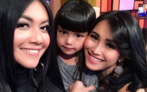 Dikirimi Pesan Suara dari Shakira, Ayu Ting Ting Terbang ke Singapura Jenguk Buah Hati Denada