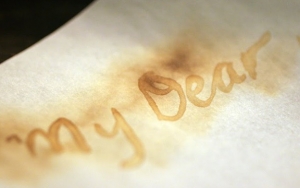 7. Dimanfaatkan untuk Tinta Tak Terlihat (Invisible Ink)