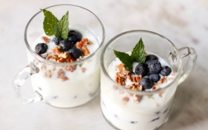 Yogurt dengan Buah-Buahan