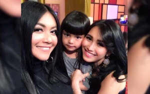 Sedih Shakira Kena Leukimia, Ayu Ting Ting Tahan Tangis Saat Jenguk di Singapura