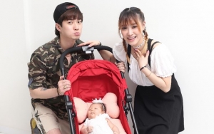 Bagikan Video Senyum Manis Sang Anak, Kuku Istri Lee Jeong Hoon Buat Warganet Ngeri