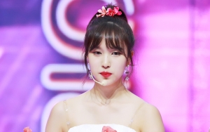 Halangi Fanboy yang Ingin Tos dengan Mina di Fansign, Manajer Twice Bikin Geram