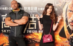 Temani Sang Kekasih Sidang, Deddy Corbuzier Beri Penjelasan Soal Pasang Foto Berdua