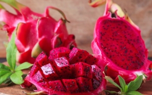6 Manfaat Buah Naga untuk Penderita Darah Tinggi dan Kolesterol