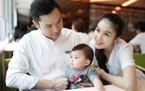 Bawa Tas Wanita Sambil Menggoda Sang Putra, Suami Sandra Dewi Bikin Netter Salfok