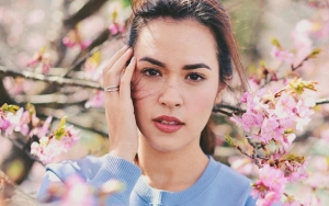 Pose Bingung, Raisa Tetap Disanjung Terlihat Cantik