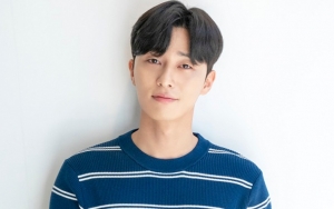 Park Seo Joon Beri Klarifikasi Soal Lovestagram dengan Park Min Young Hingga Nomor Punggung Jersey
