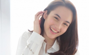 Pose Ceria Pegang Es Krim, Chelsea Islan Bikin Pangling Dikira Song Hye Kyo
