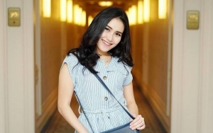 Ayu Ting Ting Dandan Sederhana Antar Bilqis Sekolah, Warganet Beri Sanjungan