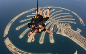 Skydiving di The Palm Islands, Dubai