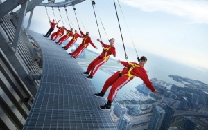 CN Tower Edge Walking, Kanada