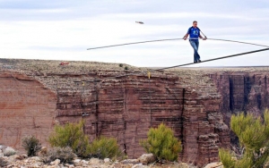 Berjalan di Atas Ngarai, Grand Canyon