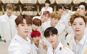 Staf Manajer Wanna One Rampas dan Periksa Ponsel Tanpa Izin Bikin Fans Berang