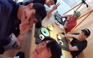 Jelang Wamil, Lee Jong Hyun Unggah Foto-Foto 'Hang Out Terakhir' Bareng Chanyeol-Zico Cs 