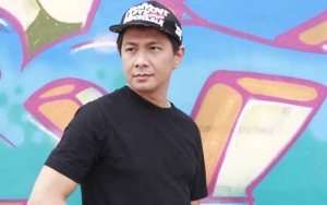 Diisukan Cerai, Delon Thamrin Tulis Caption Galau dan Berserah Diri