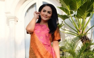 Krisdayanti Jadi Tontonan Warga Sekitar, Dikritik 'Menor' dan Tak Pakai Kerudung  Saat Ziarah