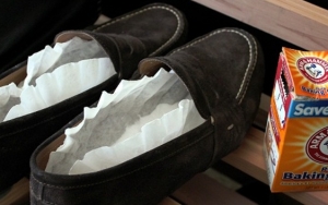 Soda Kue Terbukti Ampuh Hilangkan Bau Tak Sedap pada Sepatu