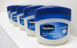 Vaseline Petroleum Jelly dapat Menumbuhkan Bulu Mata