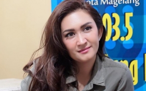 Unggah Foto Bulu Mata Lepas, Netter Malah Salah Fokus Kecantikan Nafa Urbach