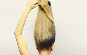 Menata Rambut dengan Nature Republic Aloe Vera 92%