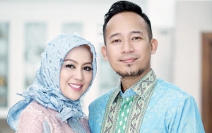 Unggah Foto Selfie Sebelum Berangkat Haji, Denny Cagur dan Sang Istri Banjir Doa