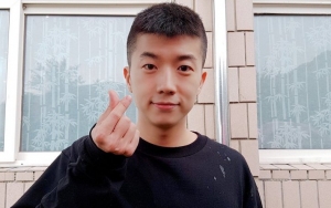 Selesaikan Pelatihan Dasar Wamil, Gagahnya Wooyoung 2PM di Foto Ini