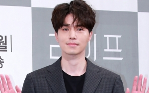 Ganteng di Sampul Majalah, Lee Dong Wook Ungkap Rahasia Kulit Sempurnanya