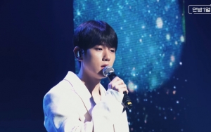 SM Rilis Penampilan Live Baekhyun Nyanyi 'Rain' di Konser 'STATION'