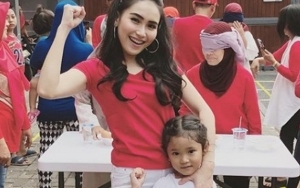 Ikut Lomba di Kampung, Ayu Ting Ting Sebut Bilqis 'Anak Kuat'