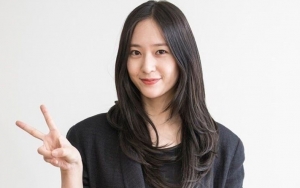 Krystal Dicibir Tak Kelihatan Cantik di Video Selfie Barunya Ini 