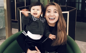 Berusia 11 Bulan, Warganet Dibuat Gemas dengan Hasil Selfie Putri Acha Septriasa