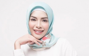 Klarifikasi Kabar Balikan dengan Mantan Kekasih Bule, Nikita Mirzani Malah Ditegur Netter
