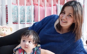 Asyik Racik Makanan Untuk Anak, Penampilan Andi Soraya di Rumah Jadi Sorotan