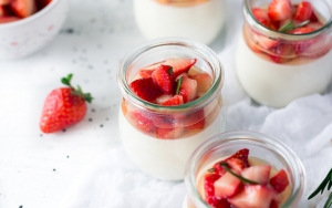 Konsumsi Campuran Yogurt dan Berry untuk Melancarkan Pencernaan