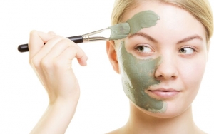 Tidak Harus ke Seluruh Wajah, Pakai Clay Mask Tipis Saja di Bagian yang Bermasalah