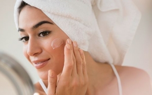 Setelah Memakai Clay Mask, Lanjutkan dengan Perawatan untuk Melembabkan Kulit