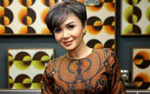 Tetap Kece Saat Salat Idul Adha, Yuni Shara Tenteng Tas Hermes Ratusan Juta