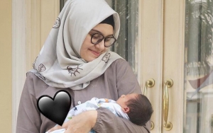 Meski Lahirkan Anak Kedua Tak Bisa Normal, Zee Zee Shahab Bersyukur Karena Hal Ini