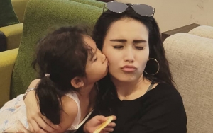 Baru 5 Tahun Tapi Pintar Tulis Ini, Putri Ayu Ting Ting Bikin Fans Terharu