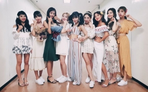 Tiba di Jakarta, Twice Manjakan Fans Indonesia dengan Foto-Foto Backstage Unyu Ini