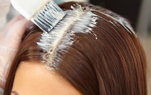 Gunakan Masker Rambut untuk Mengatasi Rambut Berminyak