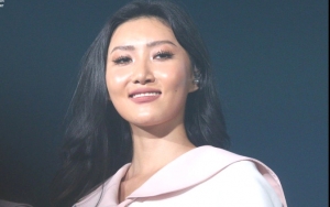 Dihujat Haters, Hwasa Mamamoo 'Bungkam' Lewat Foto Seksi Menggoda Berbikini Merah