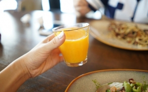 Minum Jus Buah Usai Makan Ternyata Bisa Menimbulkan Beragam Penyakit