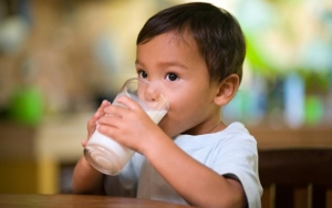 Kebiasan Minum Susu Saat Kecil Ternyata Tak Sesehat yang Diduga
