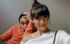Kembali Pamer Foto Bersama Anissa Aziza, Raditya Dika Bikin Netter Penasaran Bagian Ini