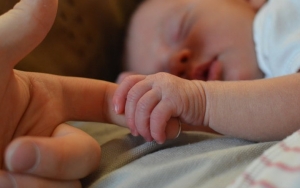 Sering Melahirkan Anak Beresiko Kanker Serviks