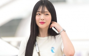 Usung Gaya Sederhana Ini, Sulli Tuai Pujian Netter