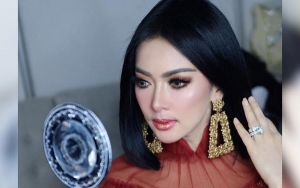 Dirancang Rinaldy Yunardi, Syahrini Bakal Pakai Headpiece Terbesar di Dunia Saat Konser